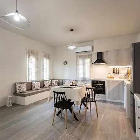 Apartment Aggelika's House Batsi